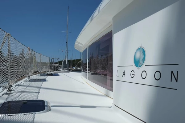 Exemple catamaran : Lagoon 400