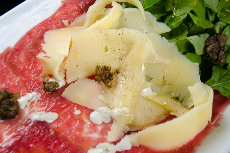 Gastronomie croate : les saveurs à ne pas manquer pendant votre croisière en catamaran
